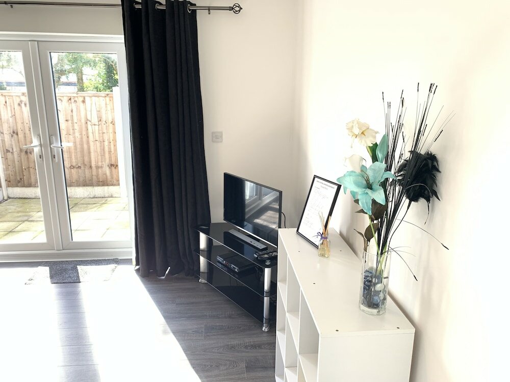 Фото Grand Central Budget Modern Apartments