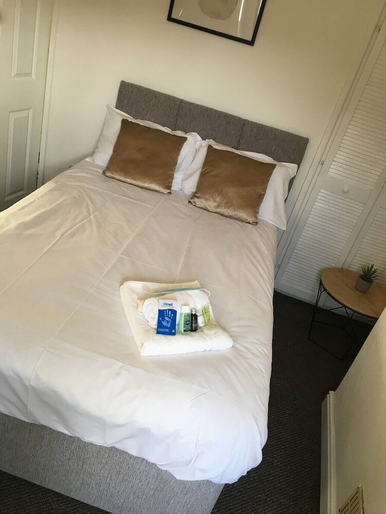 Фото Townhouse @ Victoria Road Stoke