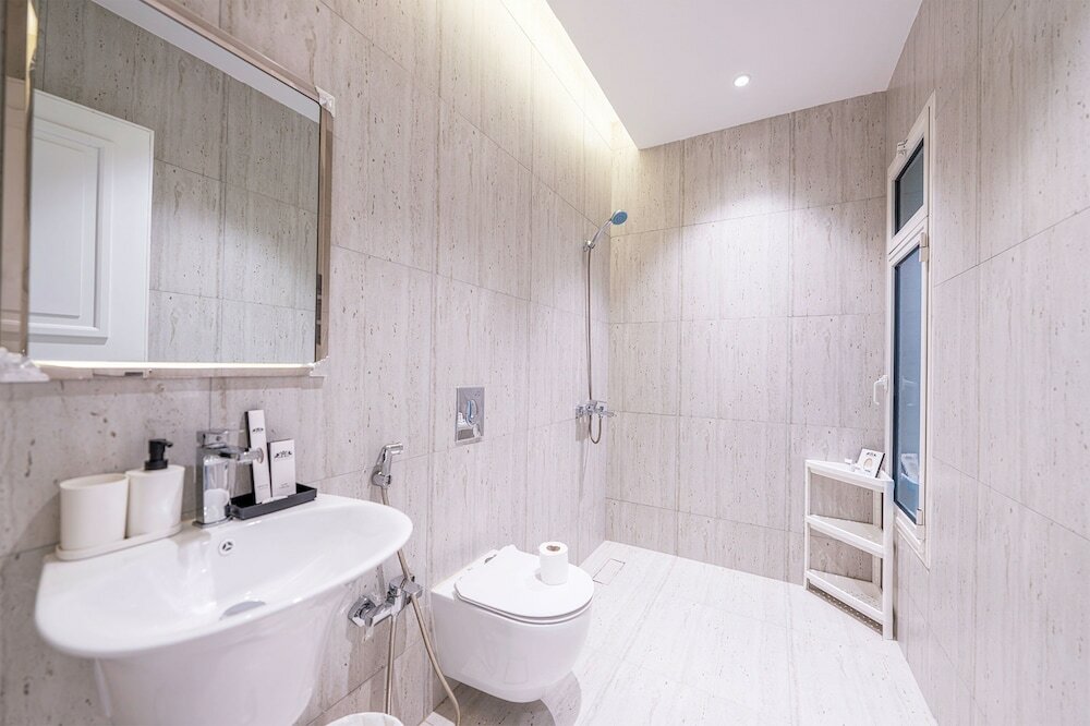 Фото Mabaat - Al Malqa 3br Apt - 533