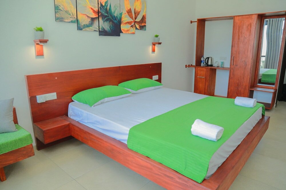 Фото Travellers Hotel Hikkaduwa