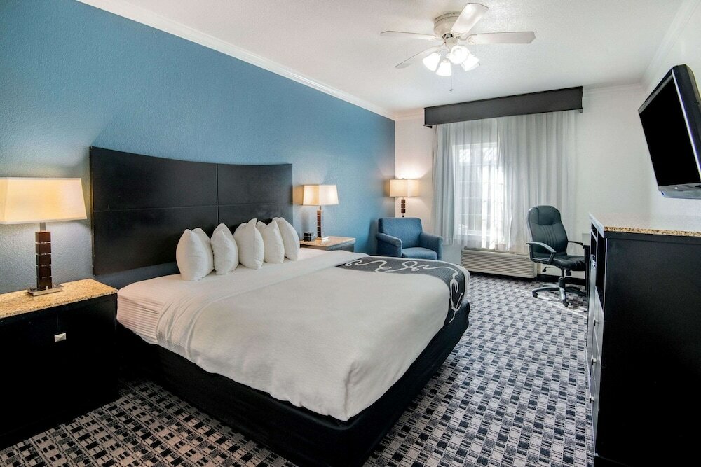 Фото La Quinta Inn & Suites by Wyndham Dalhart