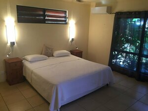 Hacienda Cooya Beach (Suburb Bushland Beach, Beech Court, 9), hotel