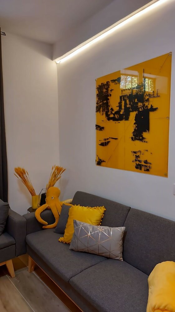 Фото Calle de Esteban Terradas 3 bajo