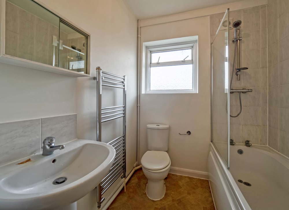 Фото 2 Bedroom Apt in Residential Locality