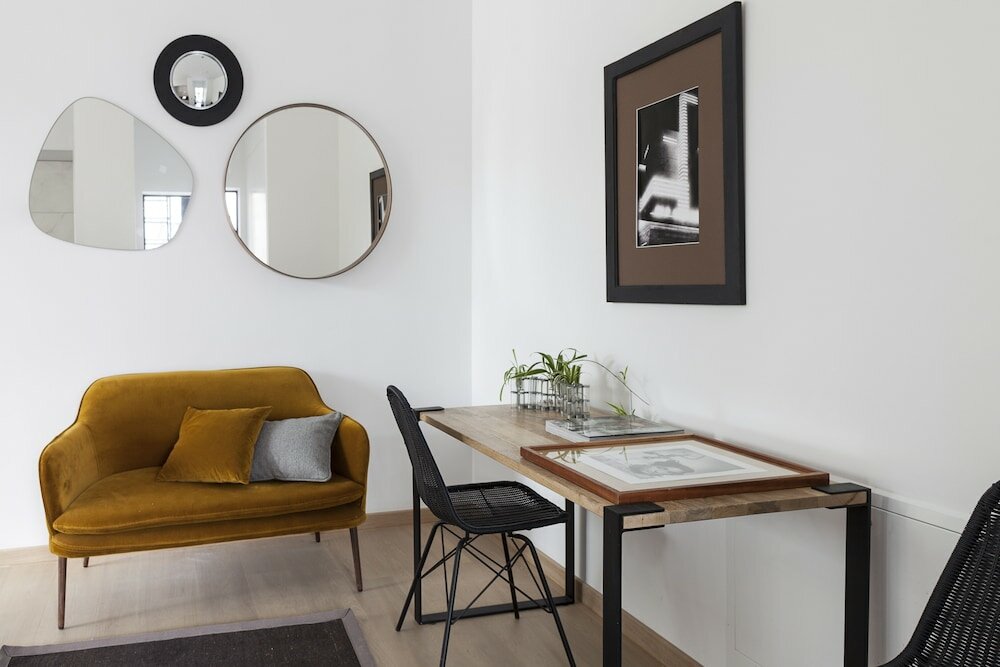 Фото Unit 1 - Stylish Smart Home with Private Parking