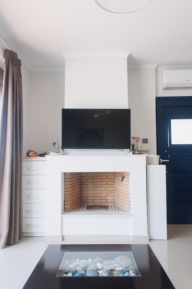 Фото Villa Cook with pool and sea views