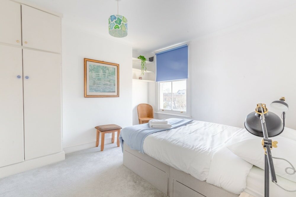 Фото Spacious 3 Bedroom Flat in Brixton