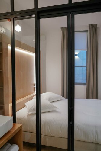 Гостиница Hotel Lola в Бордо