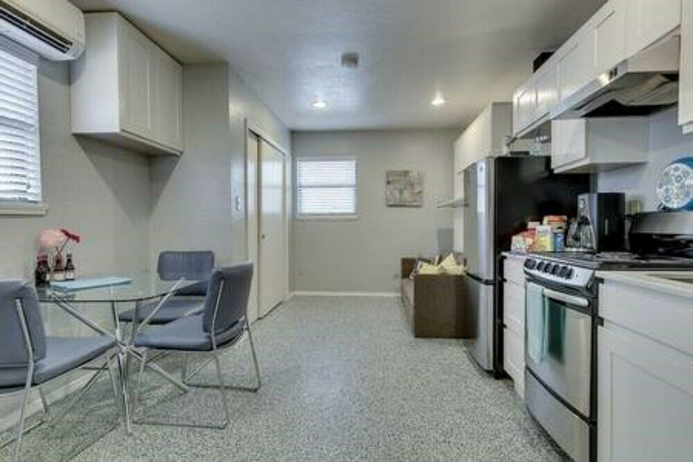 Фото Garage Studio near Oushc Hospital