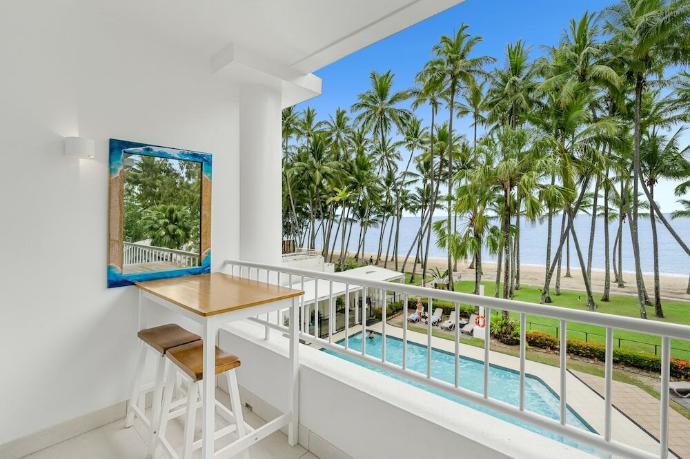 Фото Belle Escapes - Sapphire Suite Absolute Beachfront Alamanda Resort 17