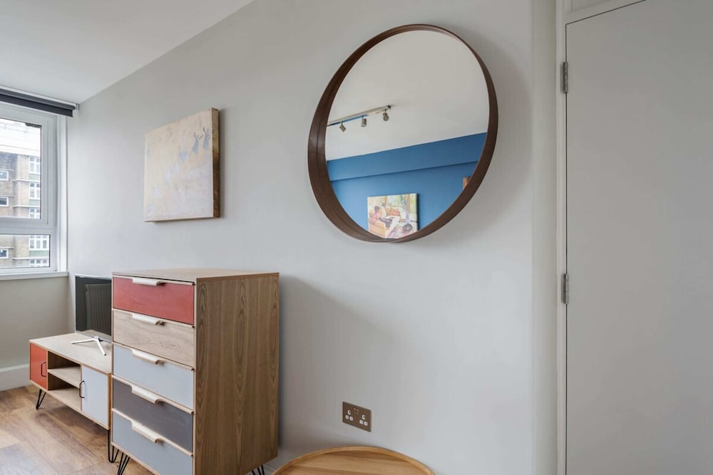 Фото Modern 3 Bedroom Apartment in Holborn