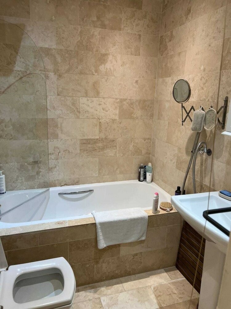 Фото Tranquil 1 Bedroom Apartment With River View