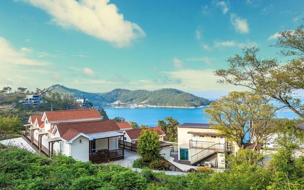 Фото Yeosu Maison Blanche Pension