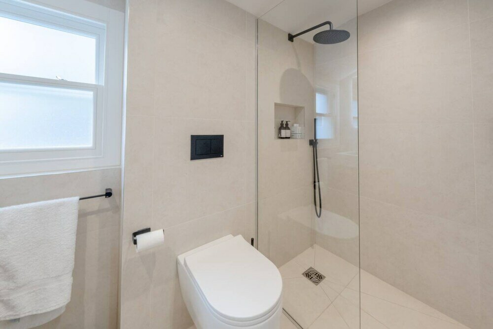 Фото Beautiful Minimalistic 2bd House - Victoria Park