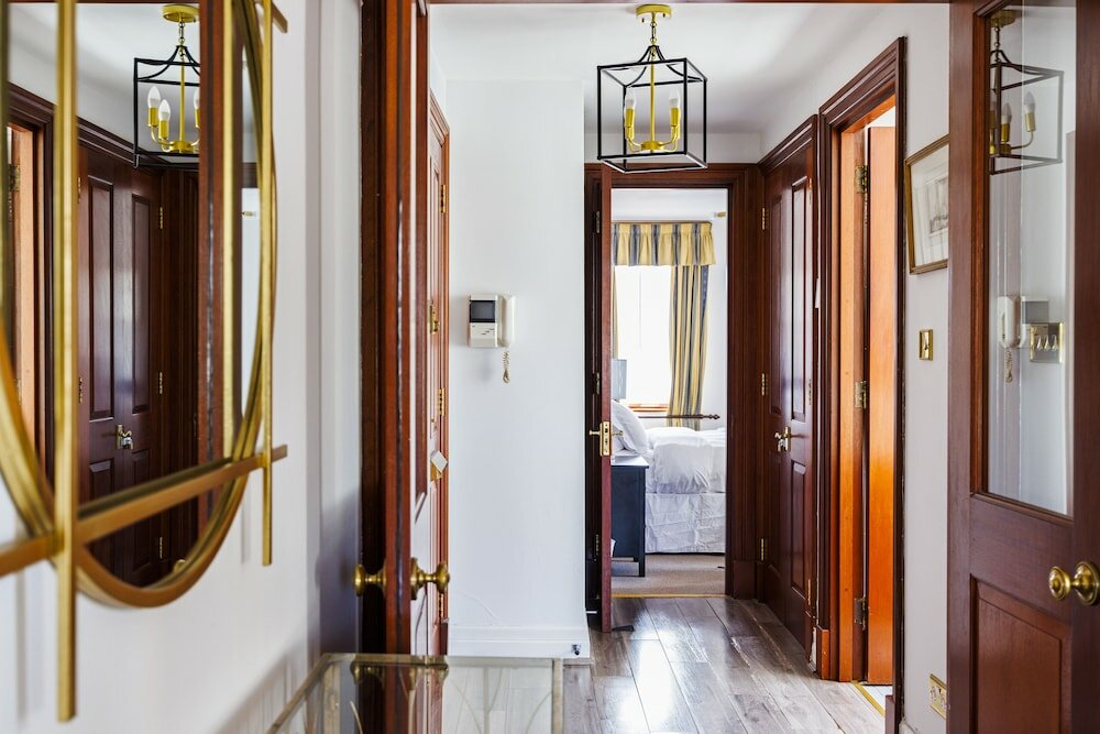 Фото Carlton Court - Mayfair