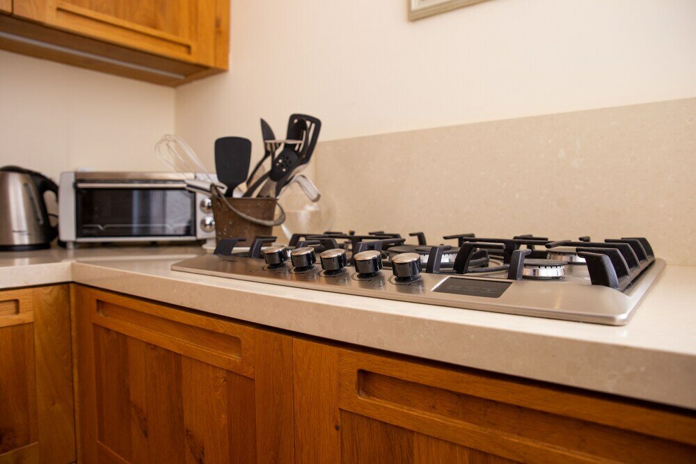 Фото Modern & Stylish 3br Apt With Balcony