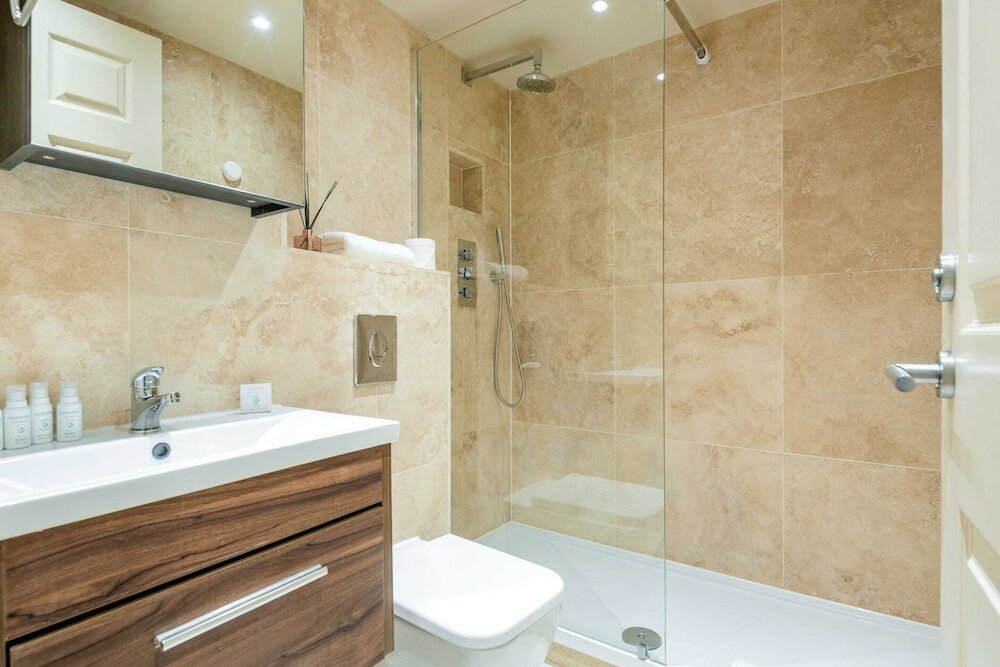 Фото Stunning 3-bed in the heart of London