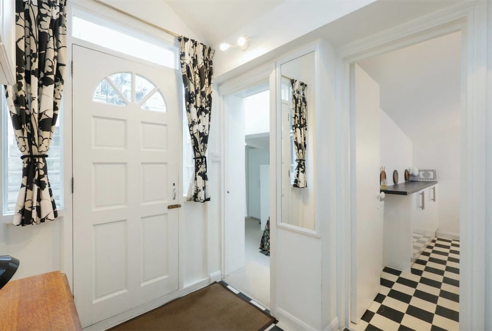 Фото Altido 2 bed Flat by Maida Vale Tube & Shops