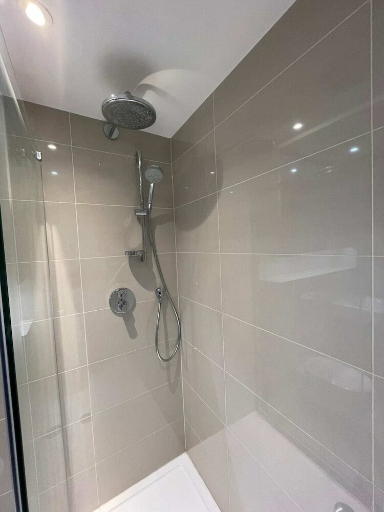 Фото Bright & Modern 2 Bedroom Flat W/balcony - Whitechapel!