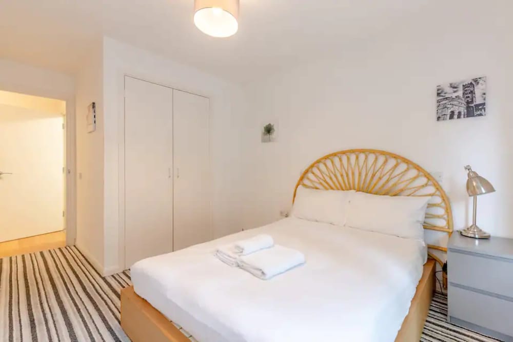 Фото Spacious 1 Bed Apartment Near Shoreditch Park