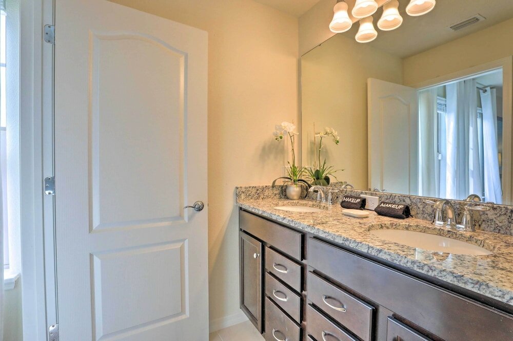 Фото Upscale Kissimmee Retreat