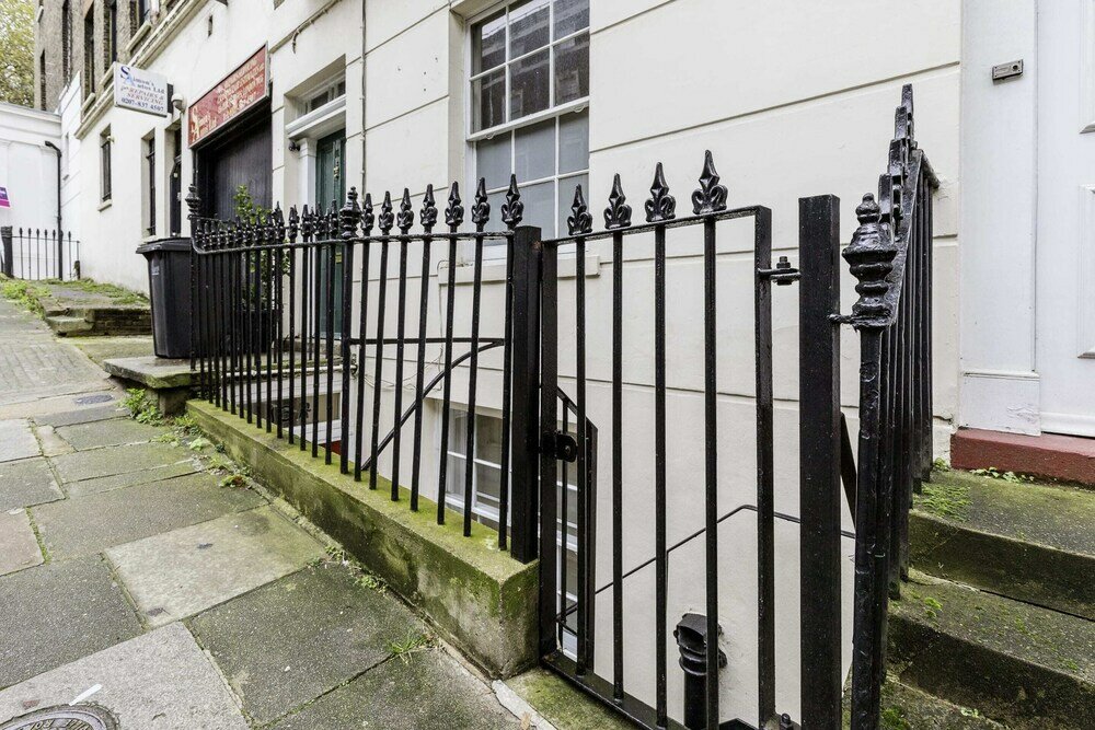 Фото Beautiful Two-bed Abode Near King Cross