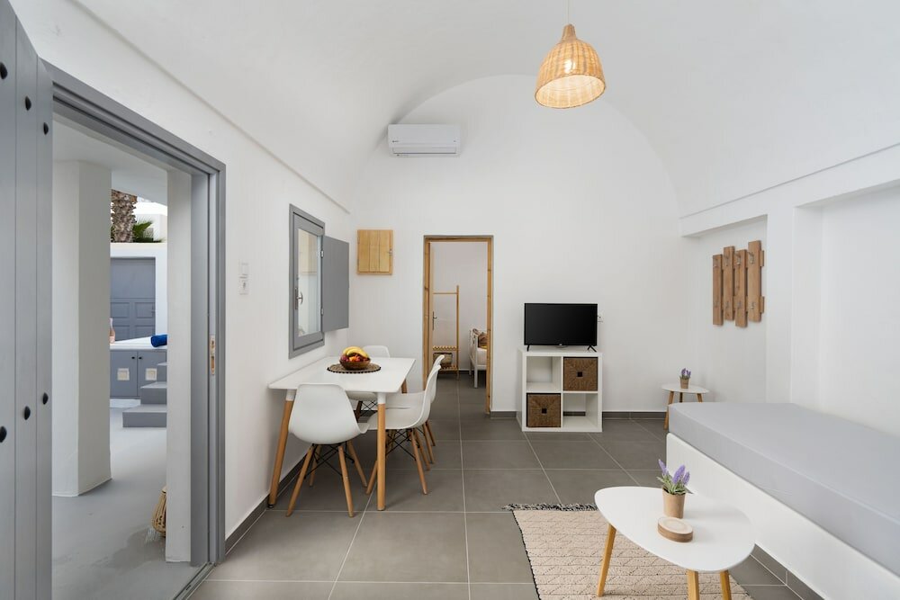 Фото Villa Tholos with Private Jacuzzi