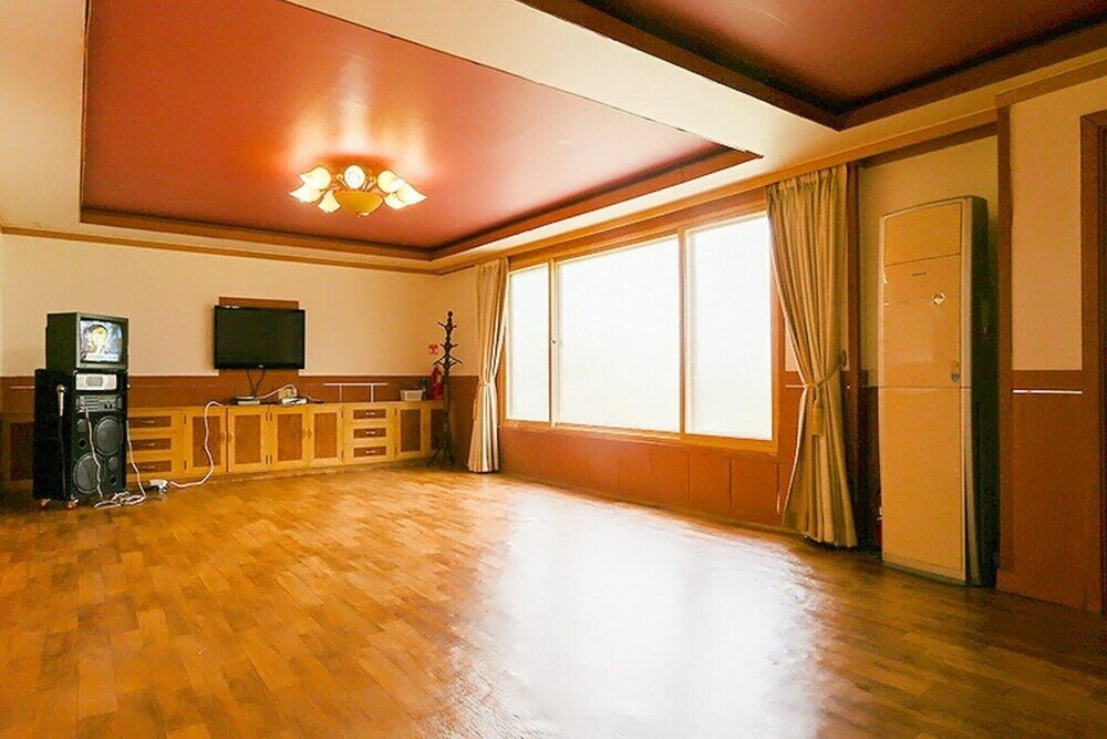 Фото Yeoju Dugyeonsae Meomunjari Pension