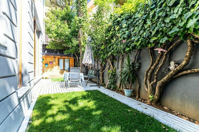 Апартаменты Flat w Garden 10 min to Bull Statue in Kadikoy в Кадыкёй