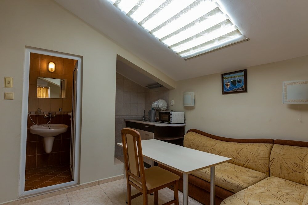 Фото 1 Bedroom Apartment in Dafinka Guest House