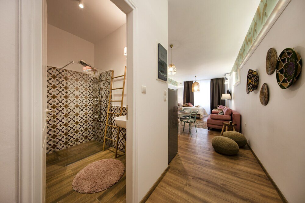 Фото Exquisite apartment in Athens' center by VillaRentalsgr