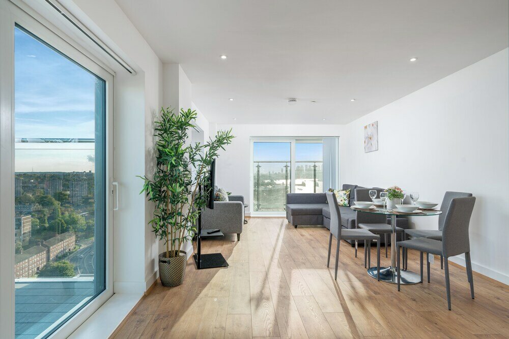 Фото Skyvillion - Woolwich 2-Bed Apartments