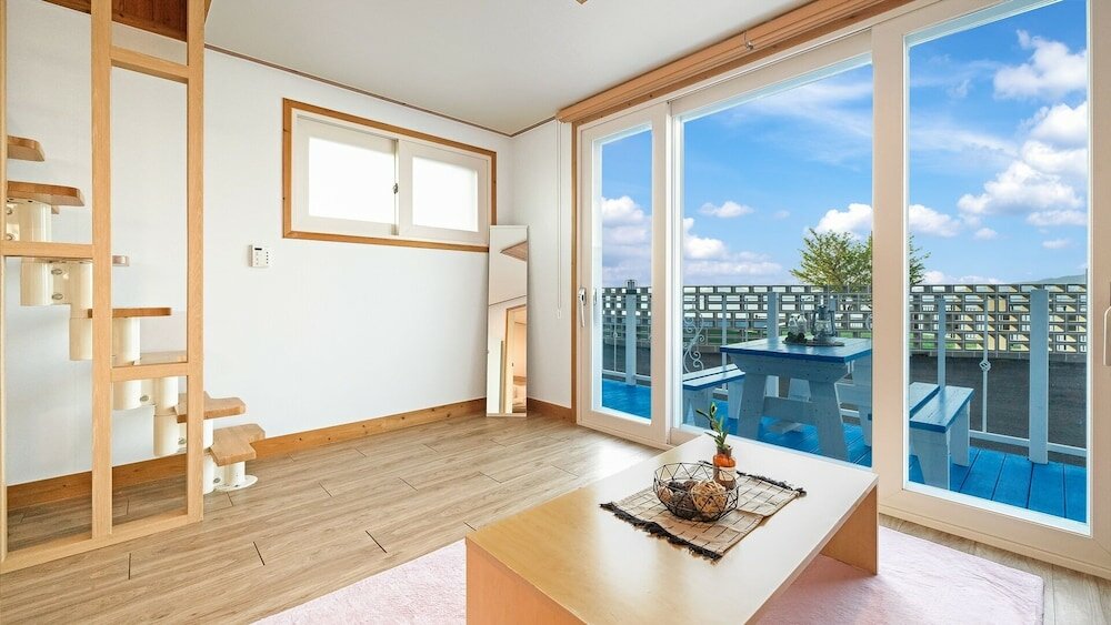 Фото Yeosu Riaeddo Poolvilla Pension