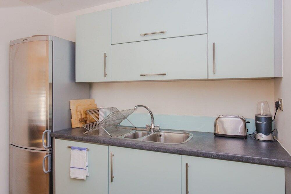 Фото 1 Bed with Balcony by Broadway Market & Columbia Road