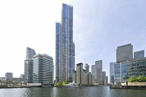Luxury Waterfront Studio in Canary Wharf by Underthedoormat