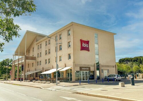 Гостиница ibis Martigues Hotel в Мартиге