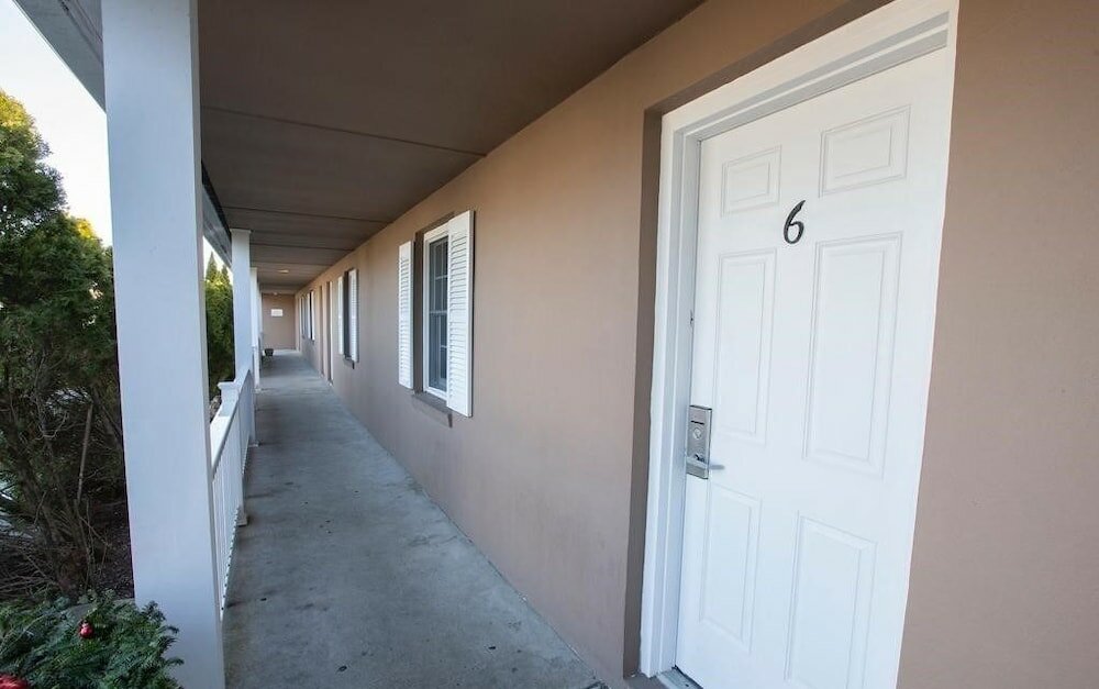 Фото The Raven Resort