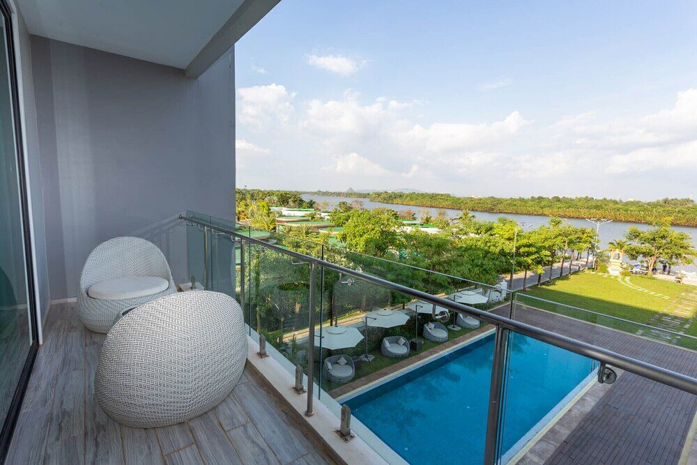 Фото Castle Bayview Resort & SPA