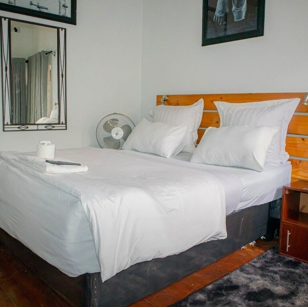 Фото 27 Bishop Gaul Ave