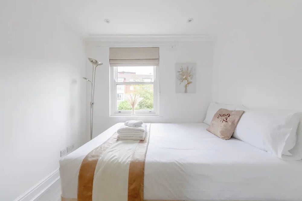Фото Chic & Peaceful 2bd Flat - Hampstead