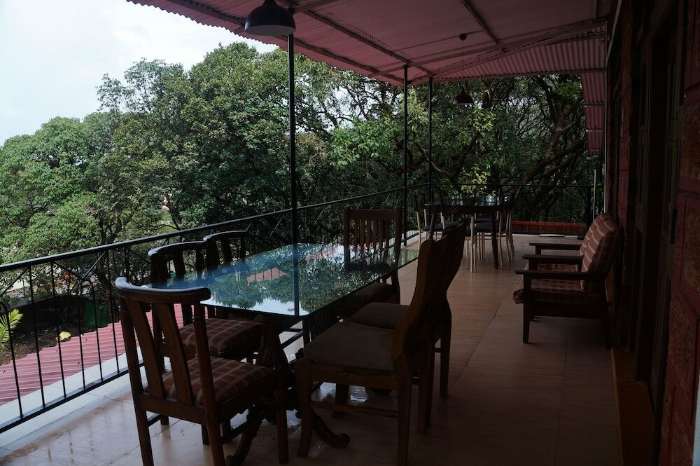 Фото Hotel Godai Girikunj