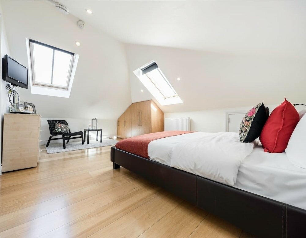 Фото Cosy 1 bedroom in Belsize Park