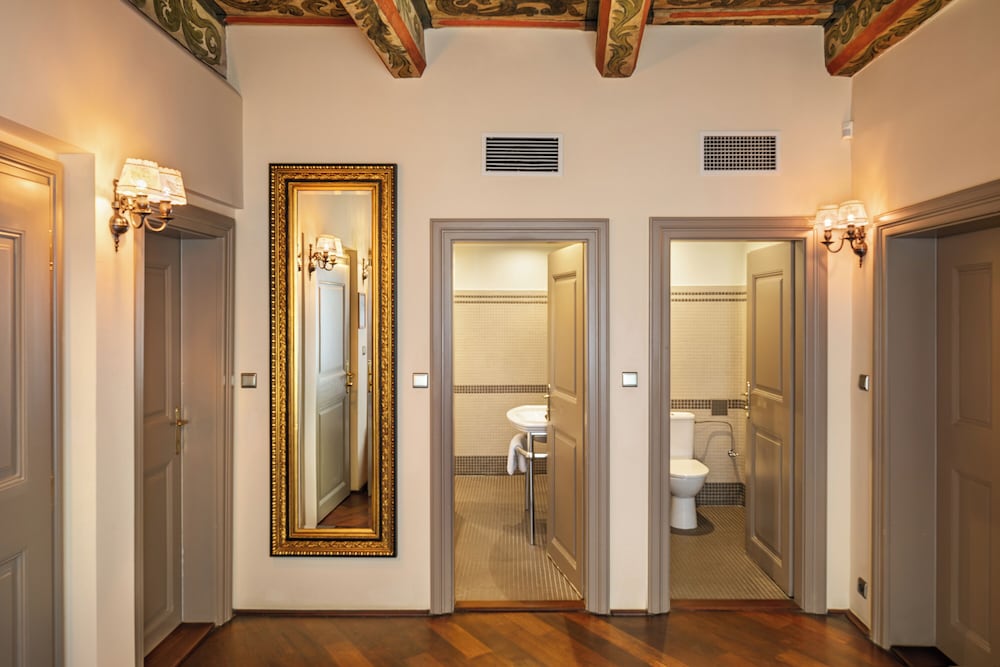 Фото Iron Gate Hotel & Suites Prague by Bhg