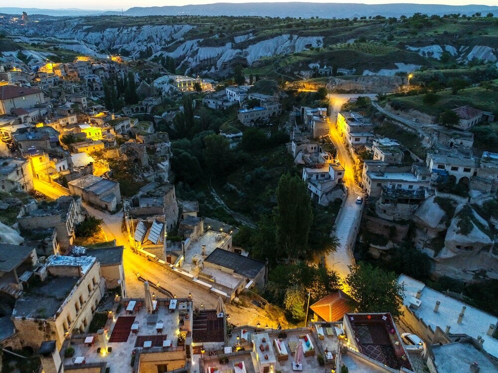 Фото Nino Cave Suites