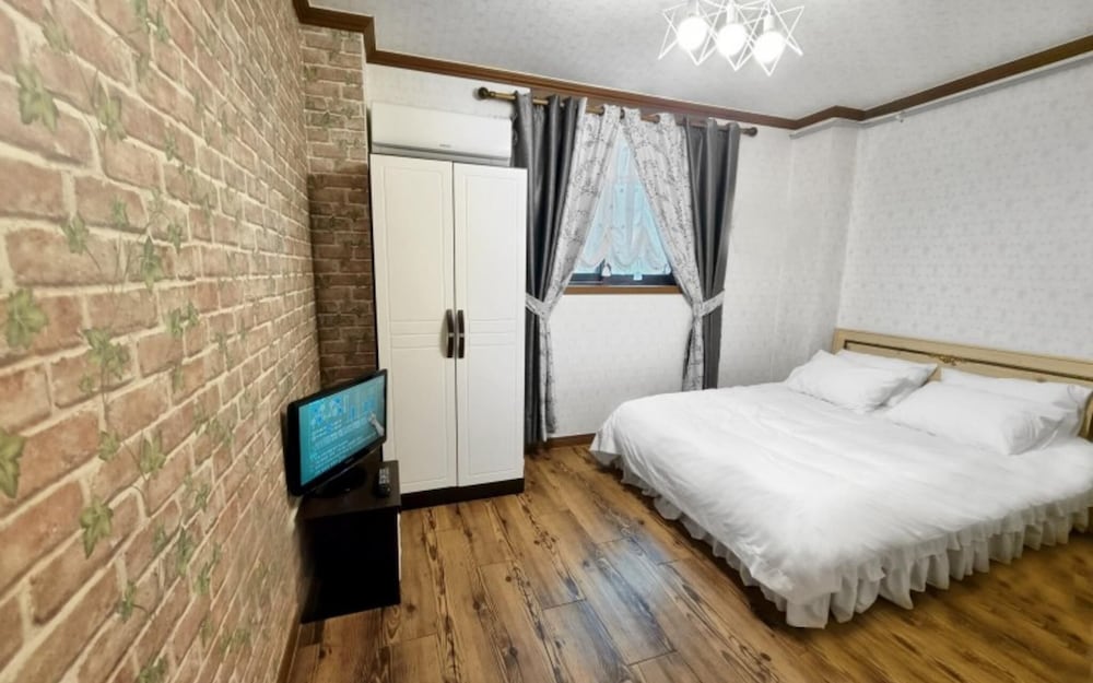 Фото Yeosu Expo Pension Hotel