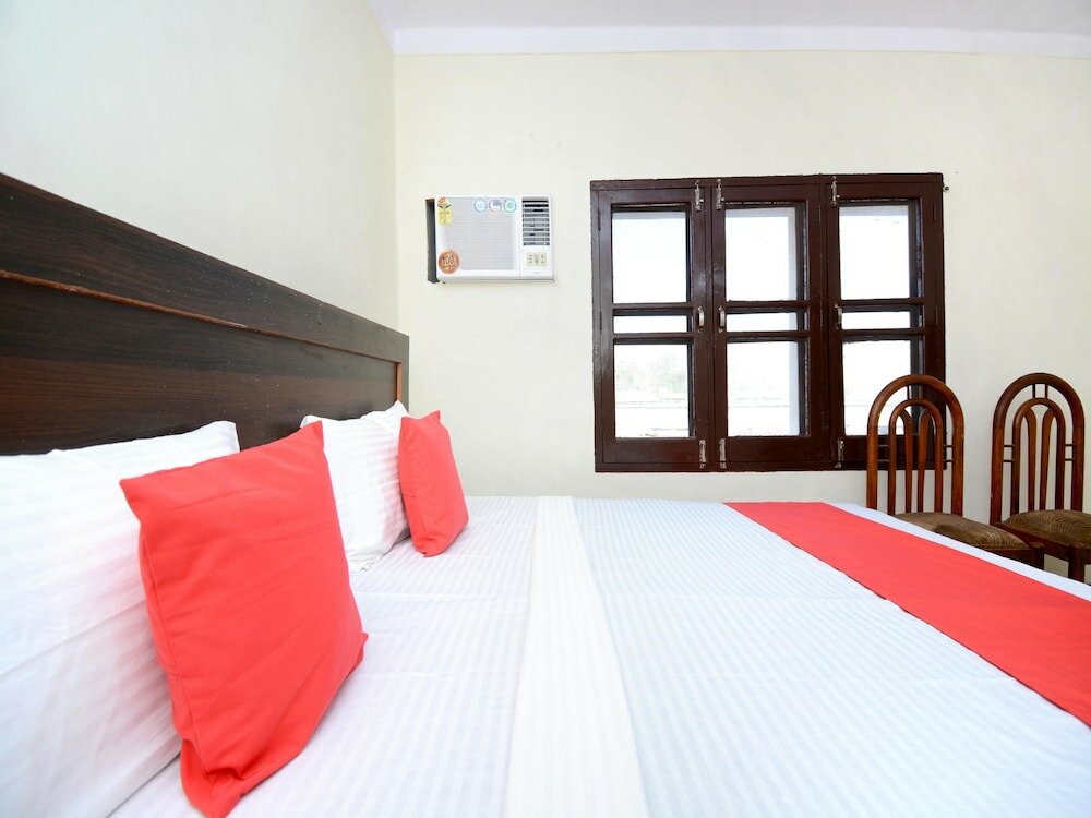 Фото Oyo 30943 Hotel Tourist