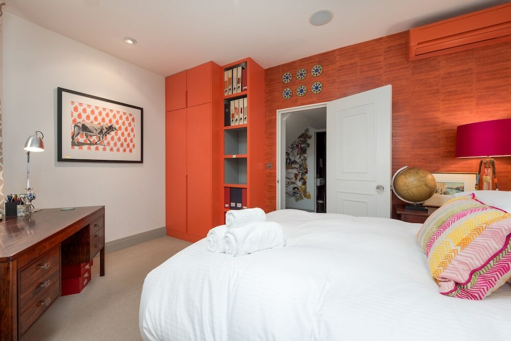 Фото Classic Hammersmith Home by Ravenscourt Park by Underthedoormat