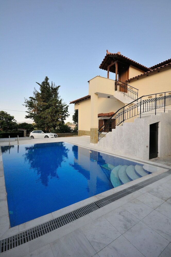 Фото Family Maisonette with Pool near Beach