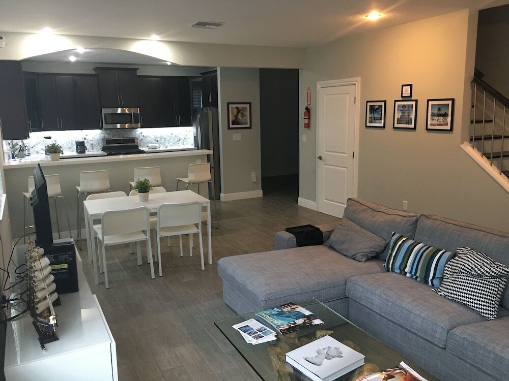 Фото 4 Bedroom Home by Ideal Experience Vr