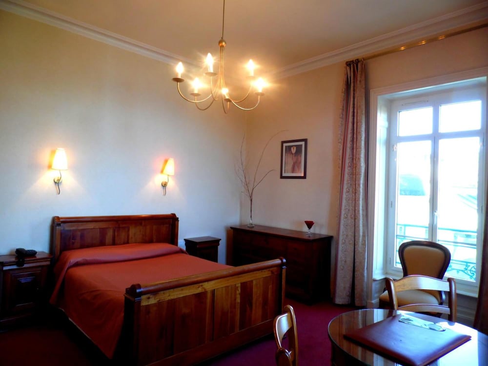 Фото Clos de Vallombreuse, The Originals Relais